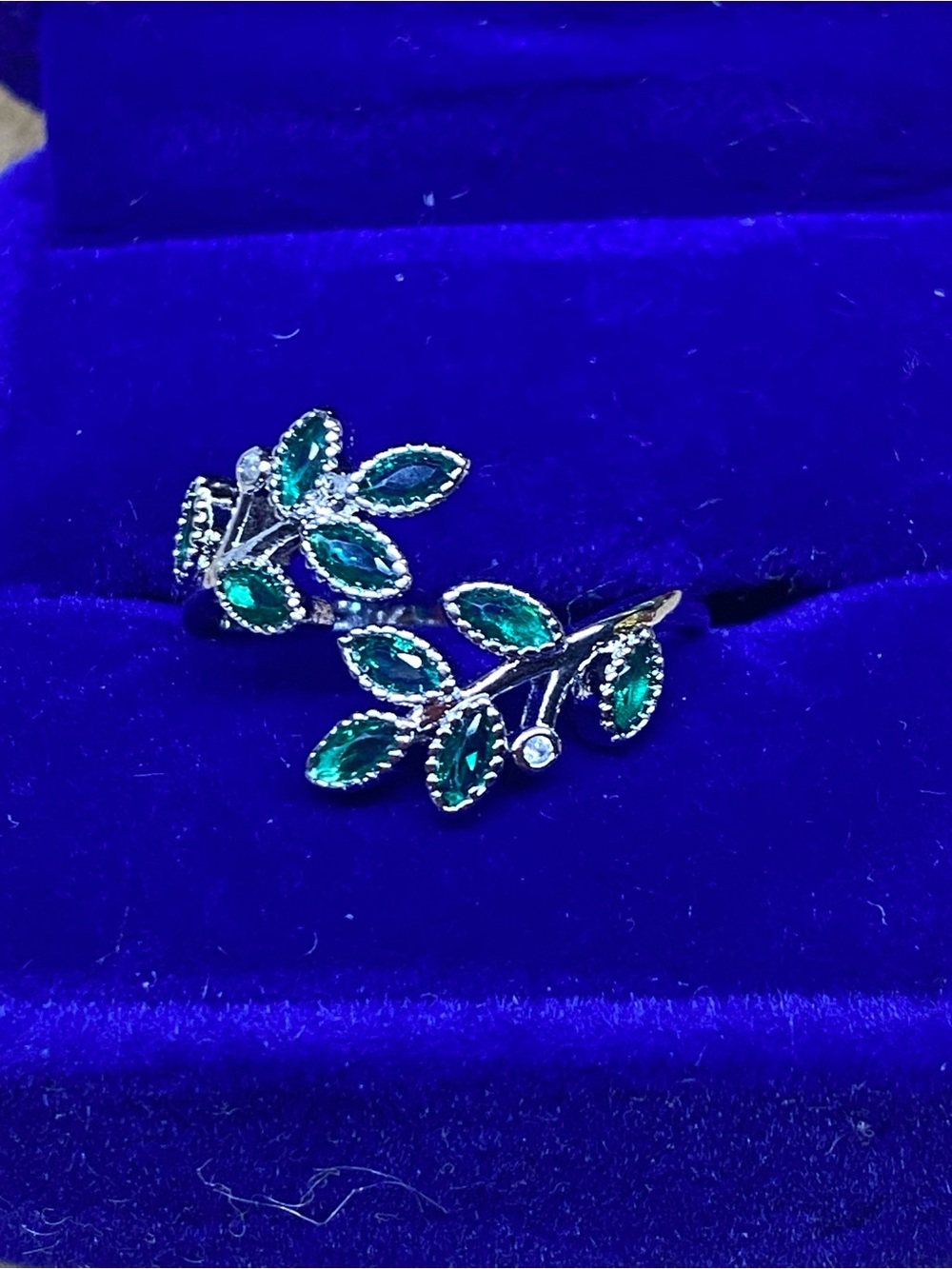 Emerald Leaf Vine Ring